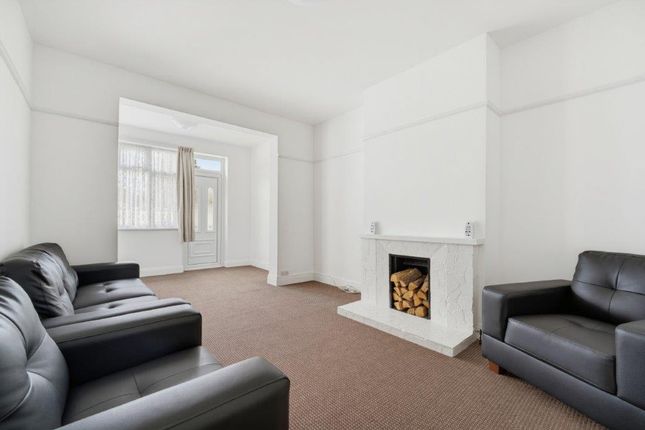 19, Ellington Road, Hounslow photo 4