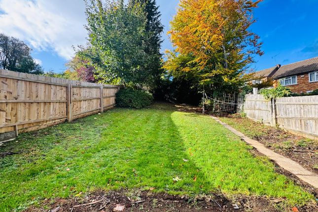Deeds Grove, High Wycombe photo 3