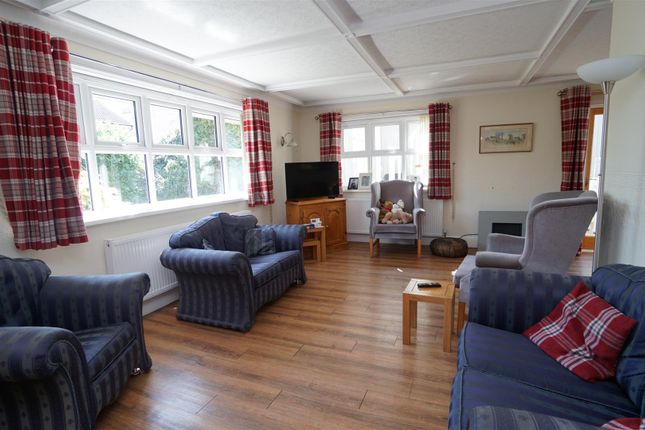 11, Robin Close, Bradford photo 2