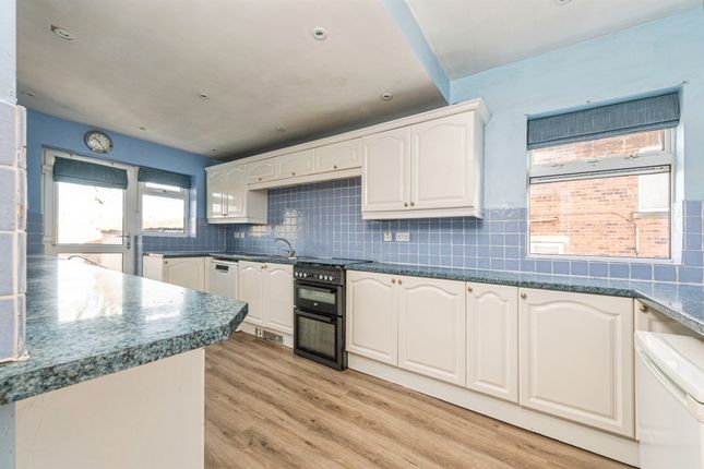 10, Castle Mount, DEWSBURY photo 2