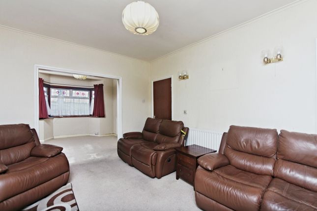 20, Waddon Way, Croydon photo 3