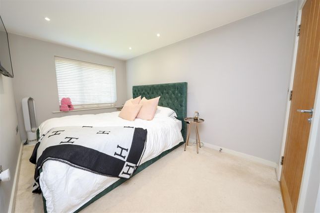 Upper Drive Bed 1-1.Jpg