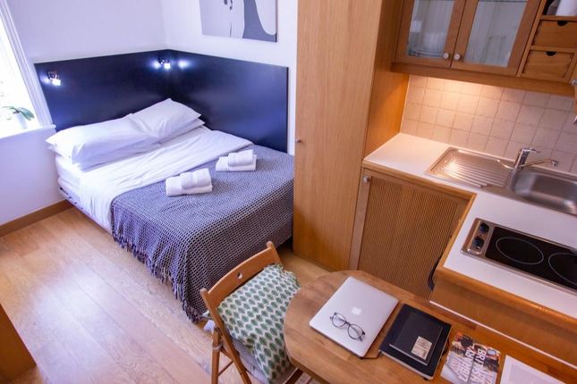 Studio flat on Flat 12, 32-33 Cartwright Gardens, Bloomsbury, £2,167/mo