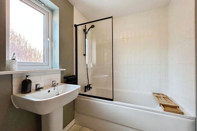 65 Heol Stradling, Bridgend photo 4