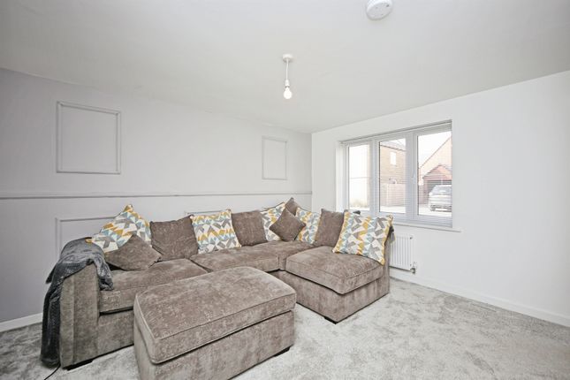 19, Millard Drive, Stratford-Upon-Avon photo 3