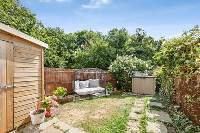24, Foxglove Lane, Chessington photo 4