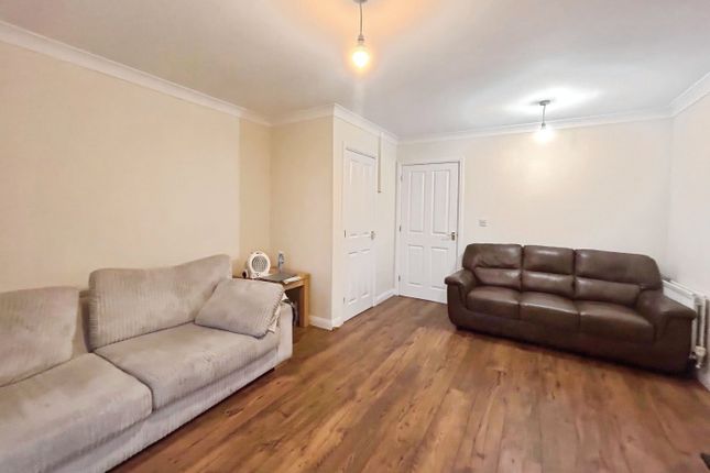 8, Blackmires Way, Sutton In Ashfield photo 2
