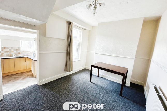 32, NEWPORT photo 3