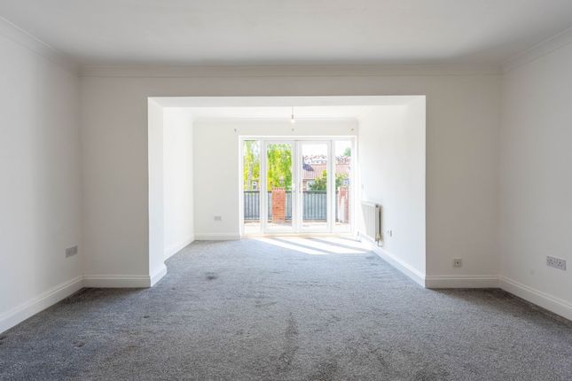 42 Carton Close, Rochester photo 4
