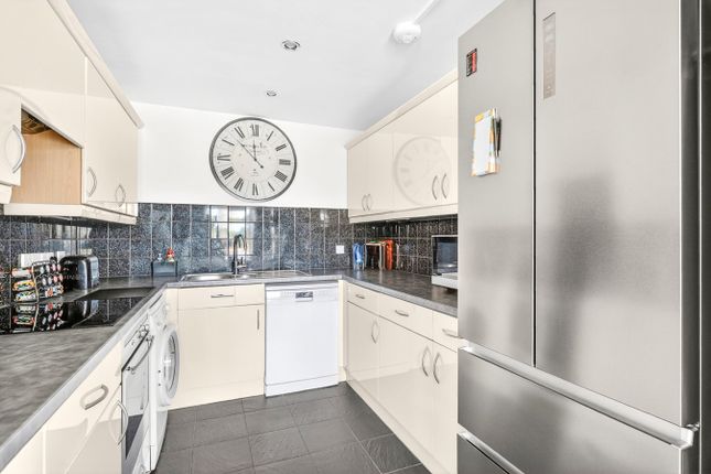 Apartment 16, Bellamys Court, London photo 3