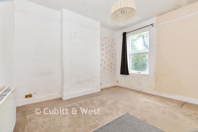 76, Onslow Gardens, Wallington photo 4