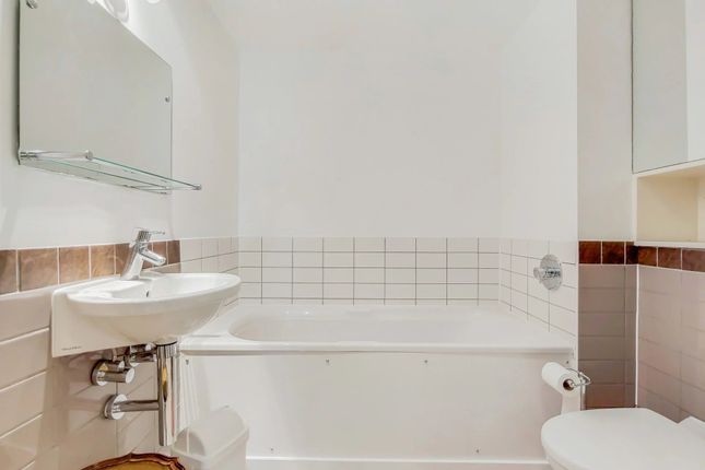 Flat for sale in Upper Richmond Road, London