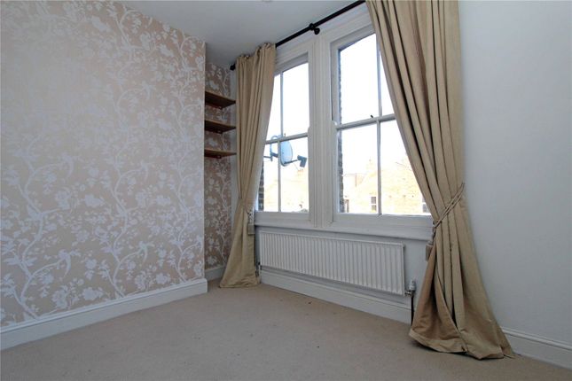 Flat for sale in Princes Avenue, London