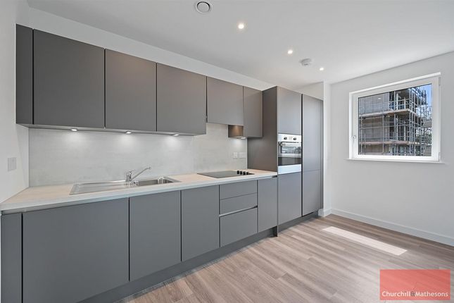 103 St Pier Court,, 549 Green Street, London photo 2