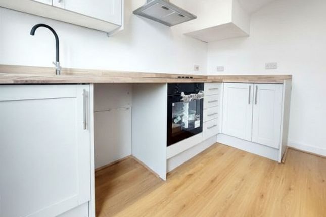 31 Kirkham Avenue, Manchester photo 3
