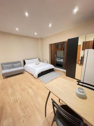 Charming &amp; Spacious Studio Flat Â€“ Just 4 Minutes From Seven Sisters Tube Station