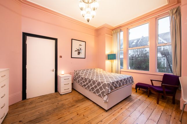 Room E, DUMBARTON ROAD  SW2, LONDON photo 4