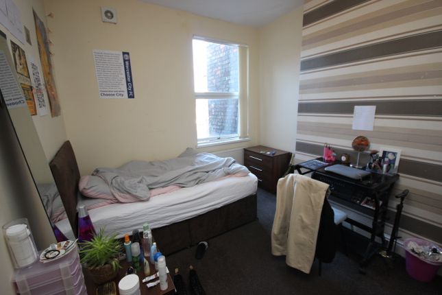 Shared accommodation to rent in Weaste Lane, Salford