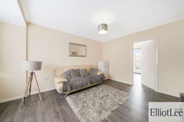 391 Eastcote Lane, Harrow photo 2