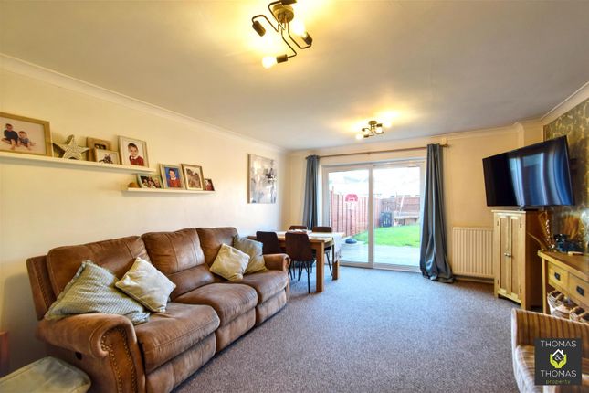 4, Armscroft Gardens, Gloucester photo 3