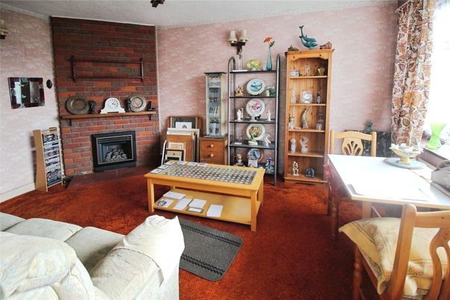 40, Langley Avenue, Hertfordshire photo 2