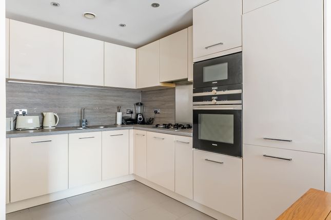 12 Swinton Court, Sevenoaks photo 3