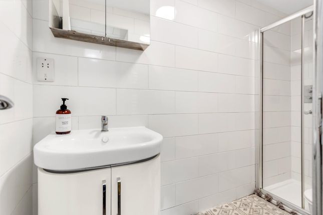 Flat 3, 26, Alexandra Grove, London photo 4