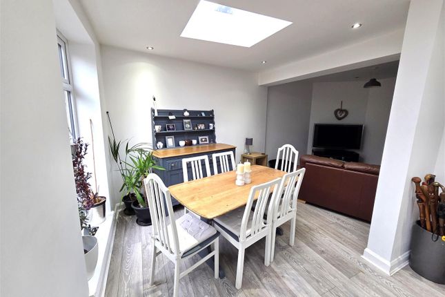 24, Tapton Vale, Chesterfield photo 3