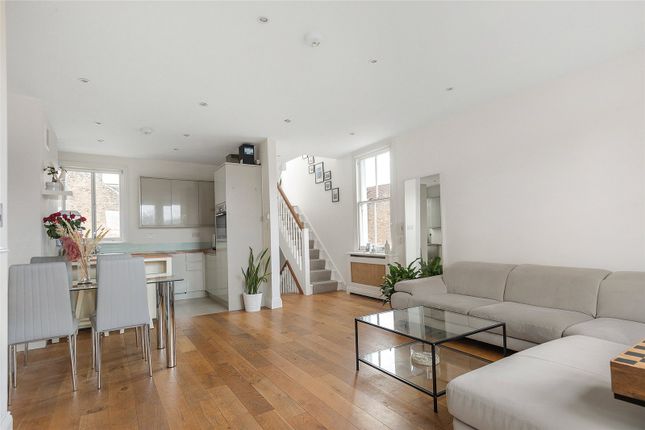 Thumbnail Flat for sale in Munster Road, Fulham, London