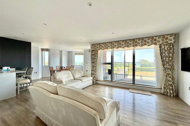 Apartment 6, Holywell Court, 30, King Edwards Parade, Eastbourne photo 2