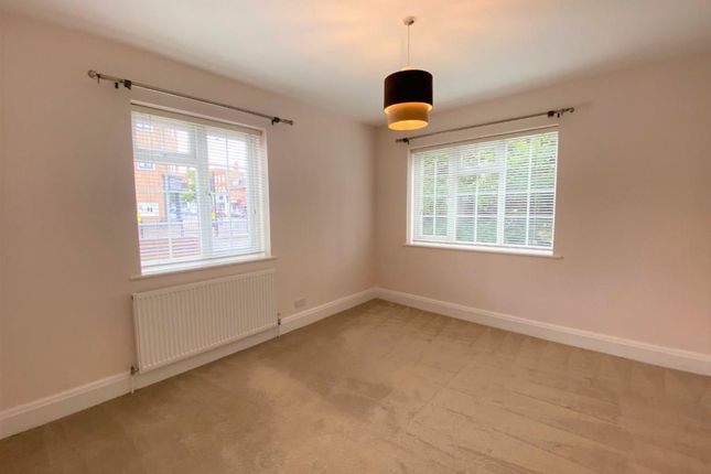 1 Kingsend Court, Kingsend, Ruislip photo 5