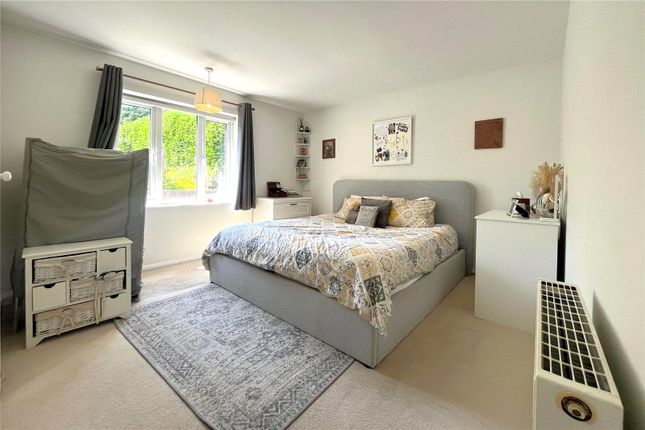 15A,, Vicarage Lane, Farnha photo 3