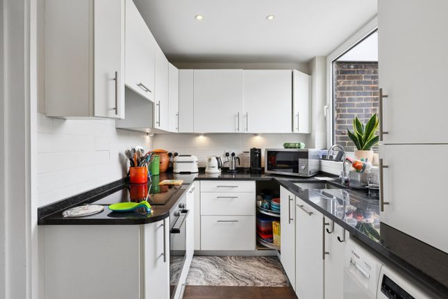 10, Brackley, Surrey photo 3