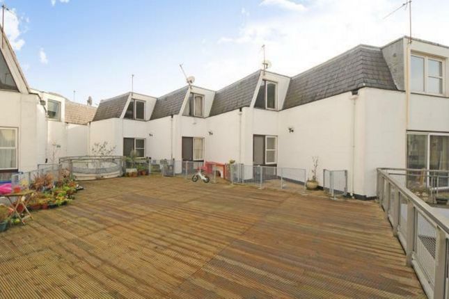 Flat Flat 7, 58–62, Heath Street, London photo 3