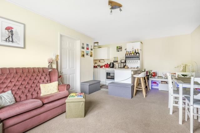 15, Laird Court, Bagshot photo 4