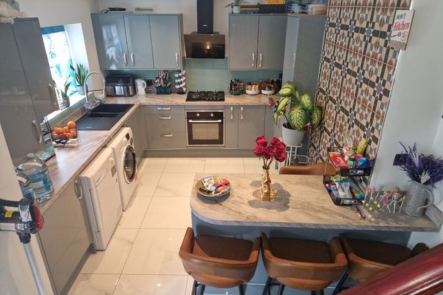 8, BOLSTER GROVE CRESCENT RISE WOOD GREEN, LONDON photo 2