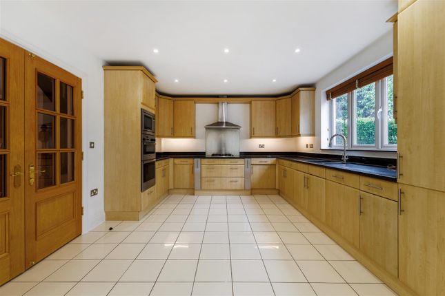 2 Wellswood, London Road, Ascot photo 3