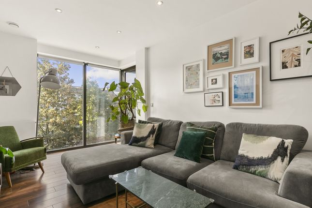 Flat Flat 36, Penny Black Court 2d, Carlton Grove, London photo 4