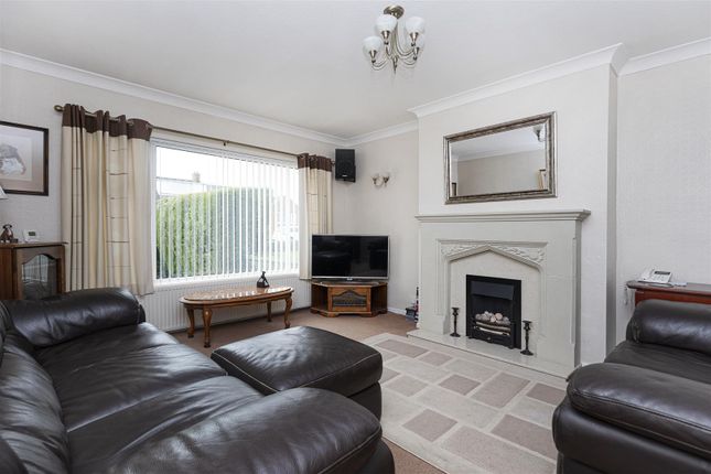 19, Moorlands Crescent, Huddersfield photo 3