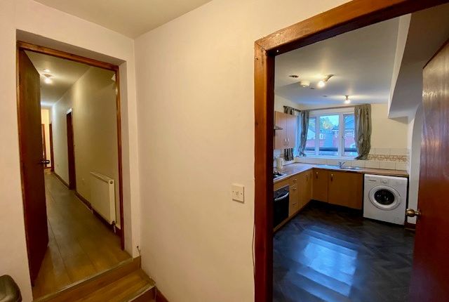 Top Floor Flat, Burley Road, 106, Leeds photo 5