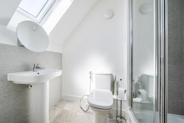 42, Ryeish Lane, Reading photo 4