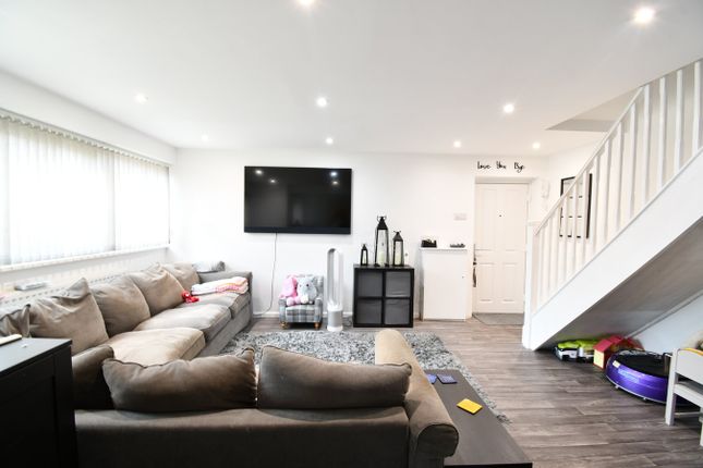 10, Camford Court, Bedford photo 2