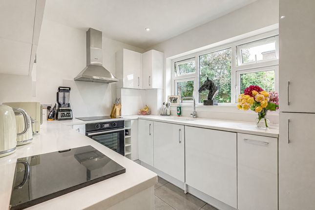 20, Ringwood Drive, Leigh-on-sea photo 4