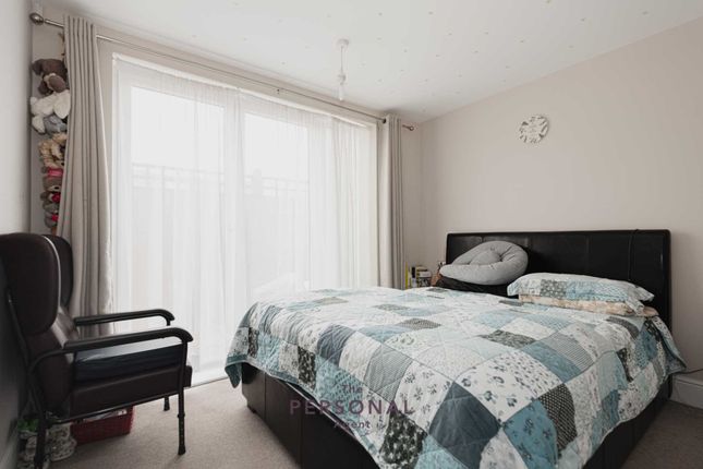 Flat to rent in Acer House, Epsom
