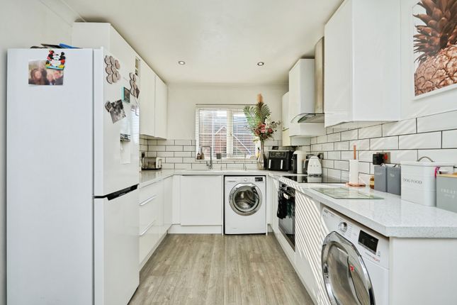 8, Glamis Gardens, Isle of Wight photo 4