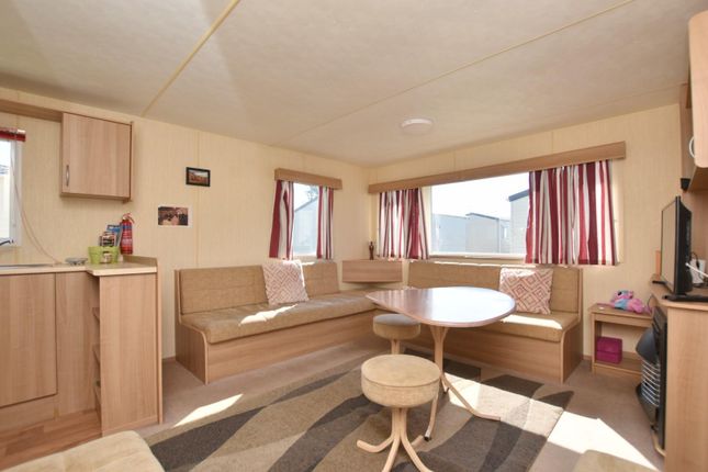 Caravan 58, New Beach Holiday Park, 133 Hythe Road, Dymchurch photo 5
