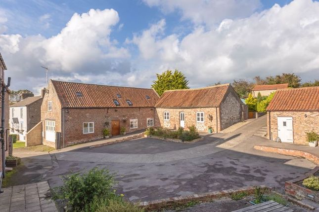 Manor Farm, 70, Main Street, Bridlington photo 3