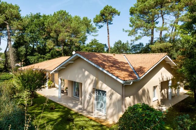 Detached house for sale in Hossegor, 40150, France