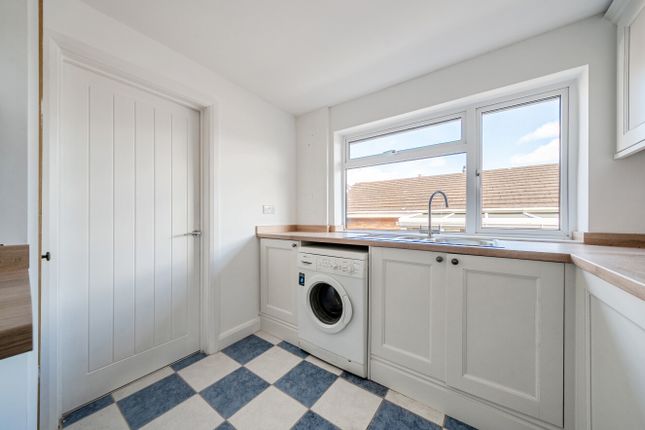 16, Bryn Close, Powys photo 3