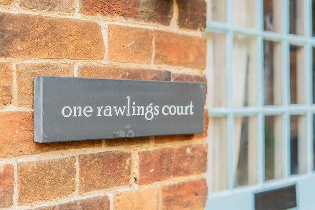 1, Rawlings Court, Woburn MK17 photo 2